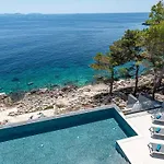 Villa Korcula Grandeur 5 Bedrooms Stunning Waterfront Setting Sea Access *