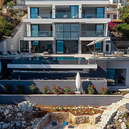 Korcula Grandeur 5 Bedrooms Stunning Waterfront Setting Direct Sea Access Villa *