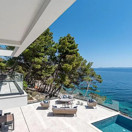 Villa Korcula Grandeur 5 Bedrooms Stunning Waterfront Setting Direct Sea Access *