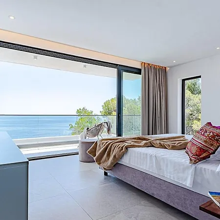 Korcula Grandeur 5 Bedrooms Stunning Waterfront Setting Direct Sea Access Villa Prizba