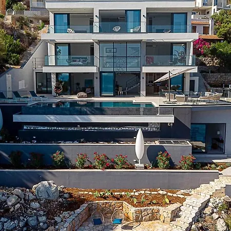 Korcula Grandeur 5 Bedrooms Stunning Waterfront Setting Sea Access Villa *