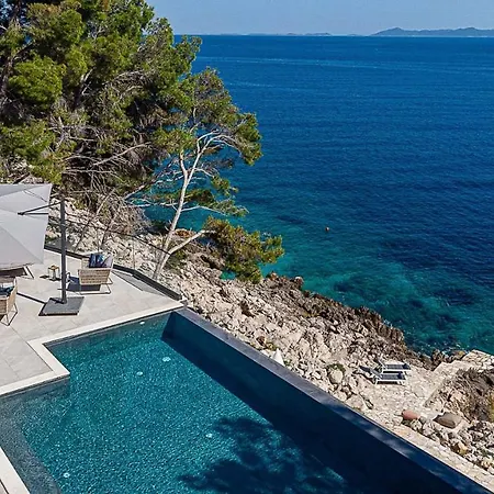 Villa Korcula Grandeur 5 Bedrooms Stunning Waterfront Setting Direct Sea Access *