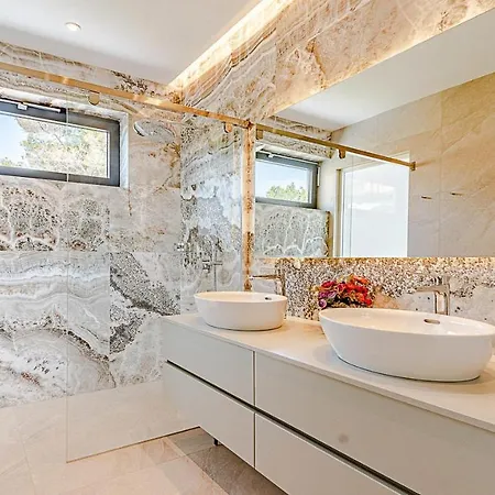 Villa Korcula Grandeur 5 Bedrooms Stunning Waterfront Setting Sea Access Prizba