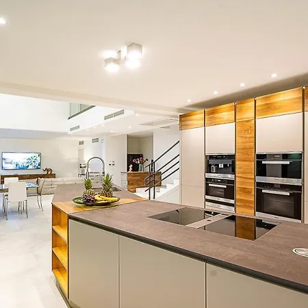 Korcula Grandeur 5 Bedrooms Stunning Waterfront Setting Sea Access *