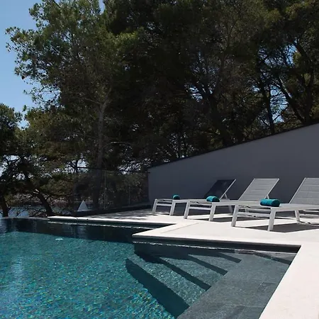 Villa Korcula Grandeur 5 Bedrooms Stunning Waterfront Setting Direct Sea Access *
