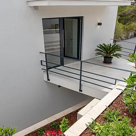Villa Korcula Grandeur 5 Bedrooms Stunning Waterfront Setting Direct Sea Access Prizba