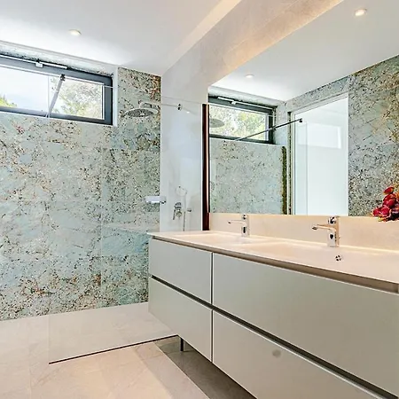 Korcula Grandeur 5 Bedrooms Stunning Waterfront Setting Sea Access