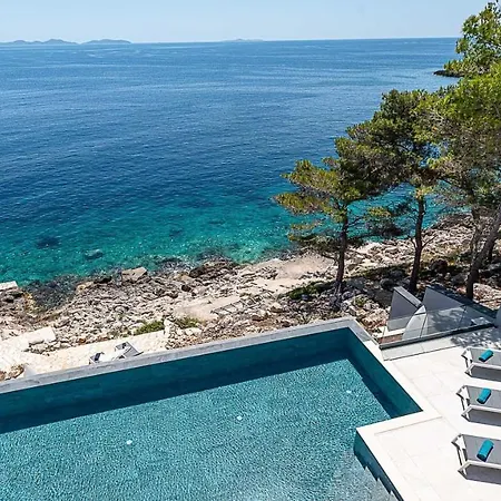Villa Korcula Grandeur 5 Bedrooms Stunning Waterfront Setting Direct Sea Access *